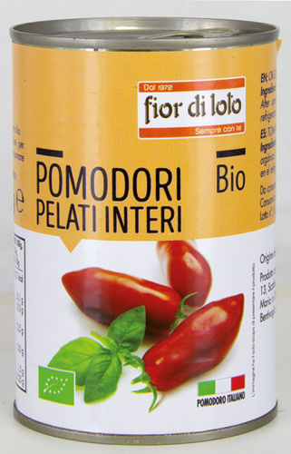 Pomodori pelati interi.