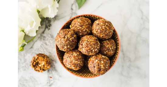 ENERGY BALLS CON MANDORLE E SEMI DI CHIA