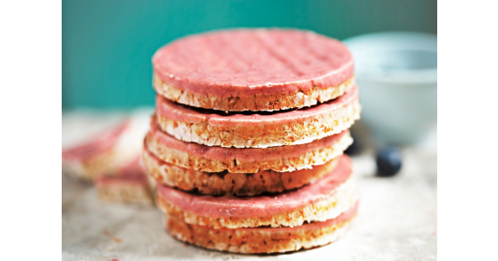 GALLETTE DI GRANO SARACENO RICOPERTE DI YOGURT AI LAMPONI 