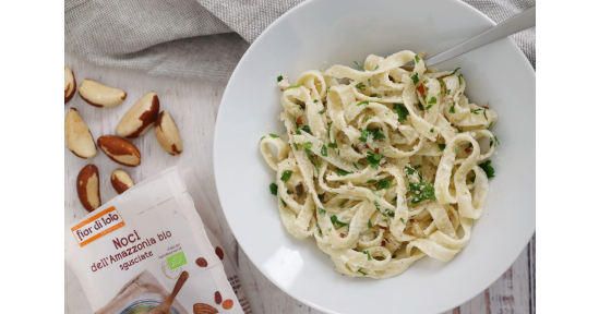 Fettuccine con crema di cavolfiore e noci dell'Amazzonia