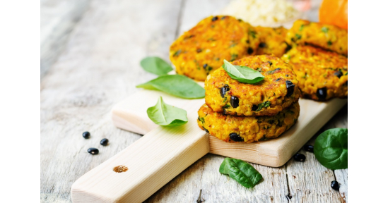 Burger di miglio, fagioli neri e zucca