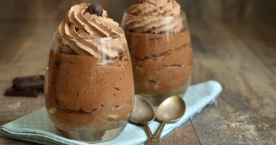 Mousse al cioccolato e caffè con aquafaba