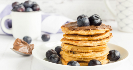 PANCAKE DI LUPINI FARCITI CON CREMA AL CACAO CON LATTE DI COCCO