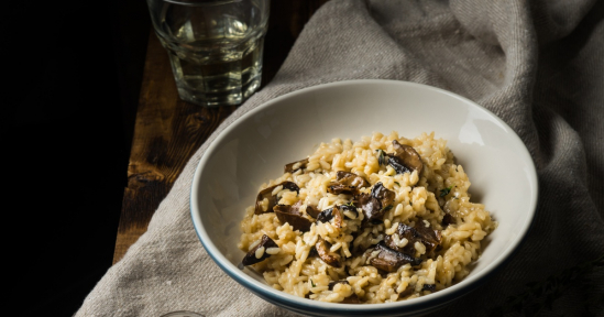 Risotto con funghi shiitake mantecato con crema di mandorle bianche