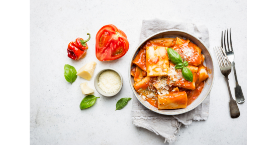  Paccheri con crema di pomodori arrostiti e mandorle tostate